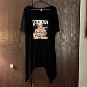 SJL Apparel black Queen short sleeved shirt. Purse with pearls. Size Medium